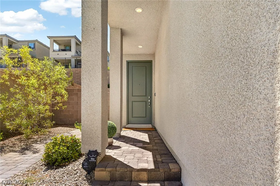 5 bed, 3.0 bath, 2460 sqft, $3,550 — Photo 3