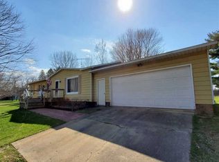 8205 O'Connell Rd, Fenton, MI 48430