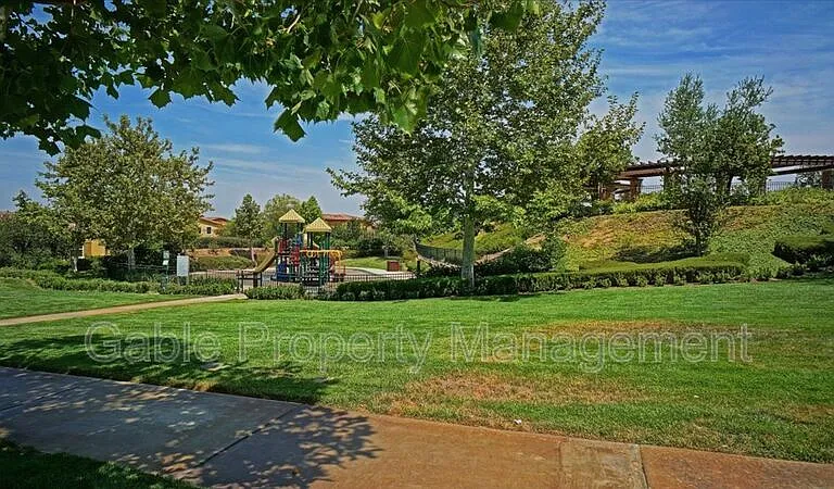 26882 Greenleaf Ct — Photo 31