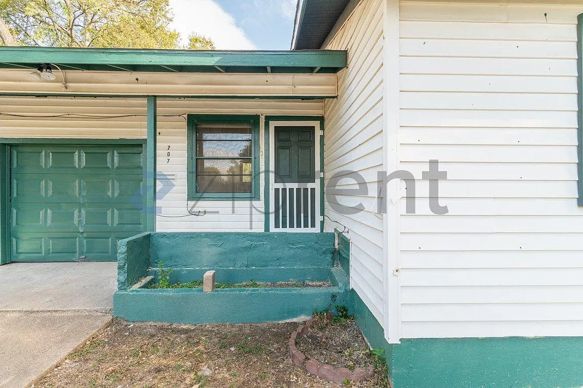 Davidson — Photo 1
