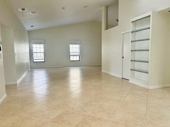 4th image of 7045 GOLF POINTE Circle #7045