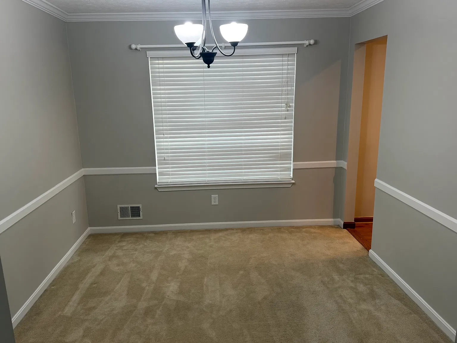 4 bed, 2.5 bath, 2800 sqft, $2,500 — Photo 4