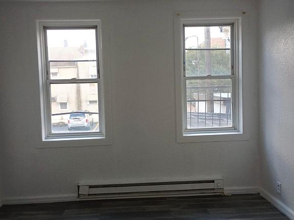 5th image of 103 Essex Ave #1