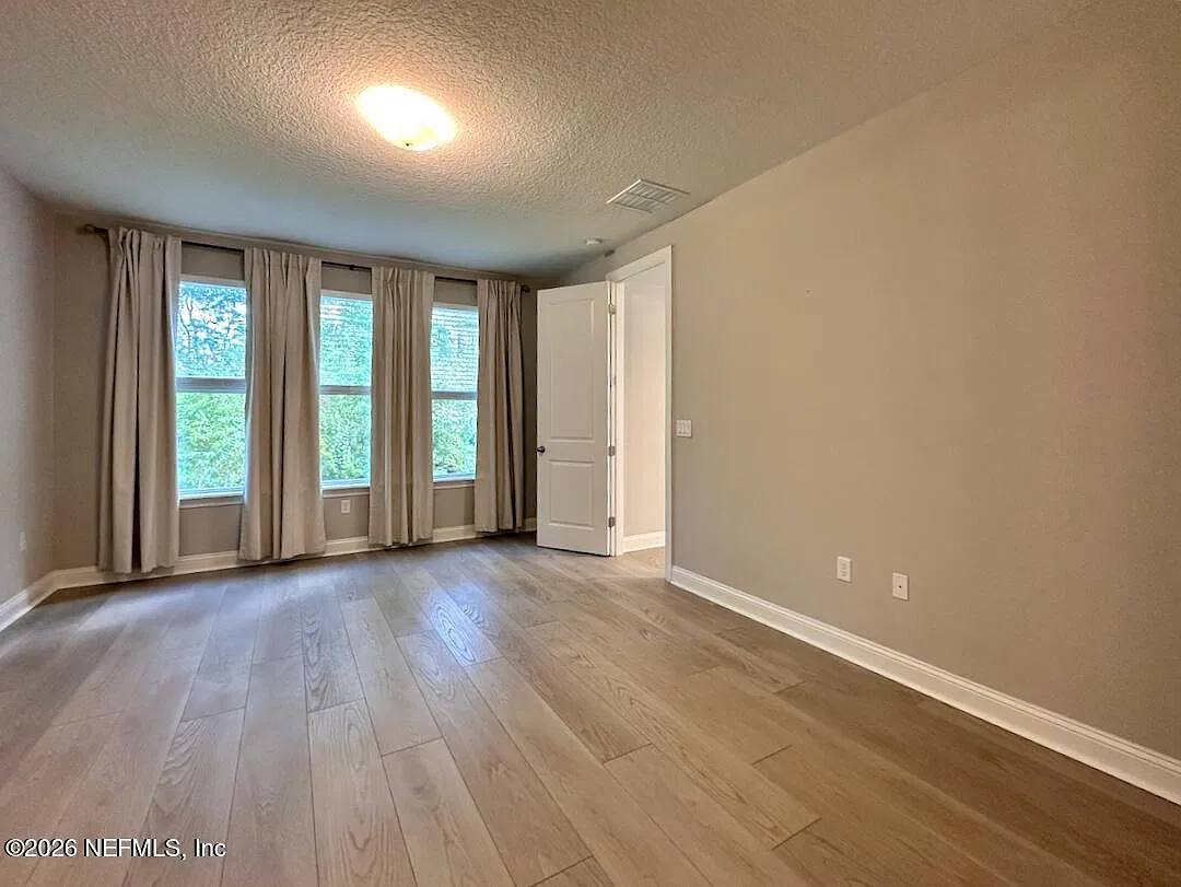 3 bed, 3.0 bath, 2205 sqft, $3,050 — Photo 4