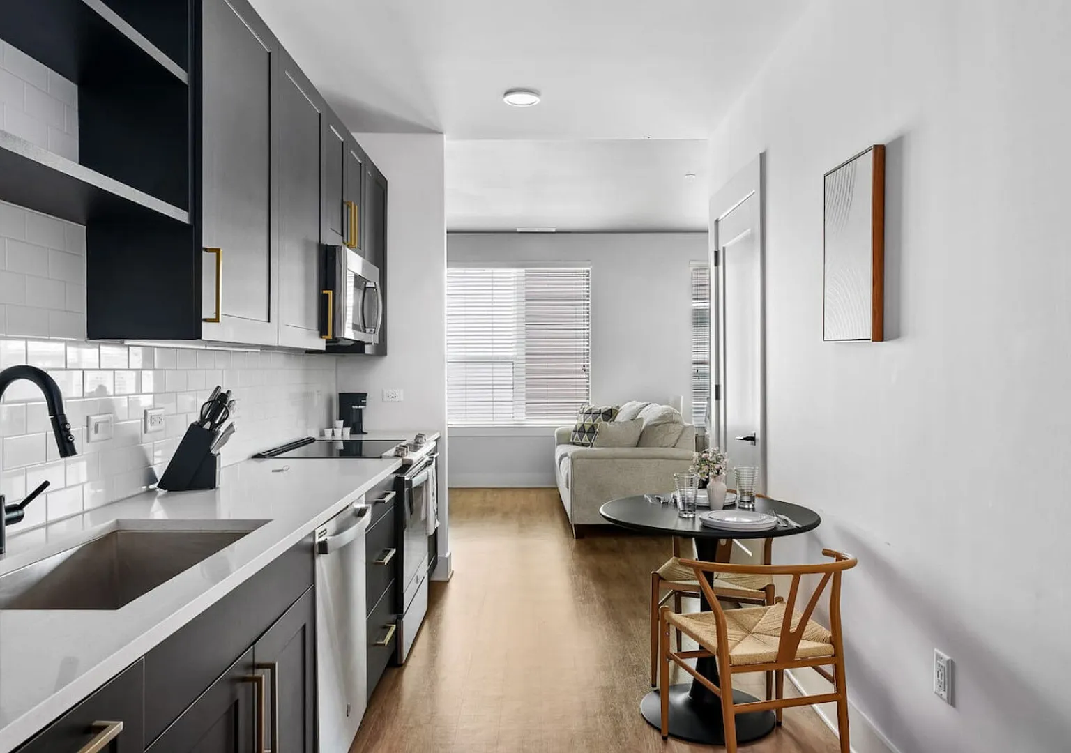 Modern Studio | 1 Queen Bed | Near Raymond James! — Photo 3