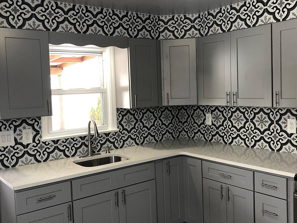 1st image of 24 Tunis Ave Floor 2