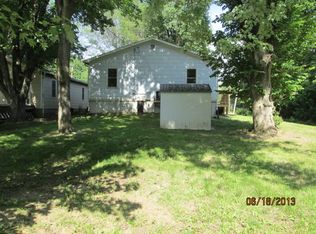 921 Village Dr, Manhattan, KS 66503