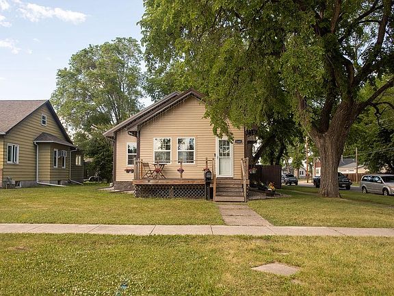 3rd image of 1601 3rd Ave S