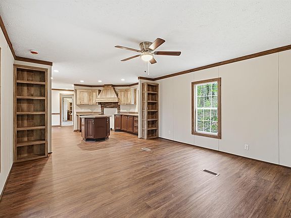 5th image of 12 Spring Ridge Ln