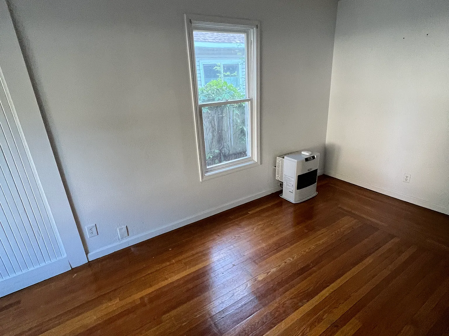 2/1 duplex on Dunsmuir Ave! — Photo 3