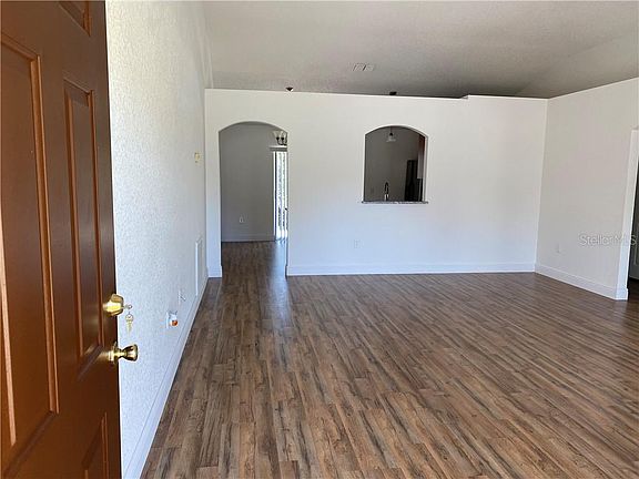 2nd image of 1090 Worthington Dr