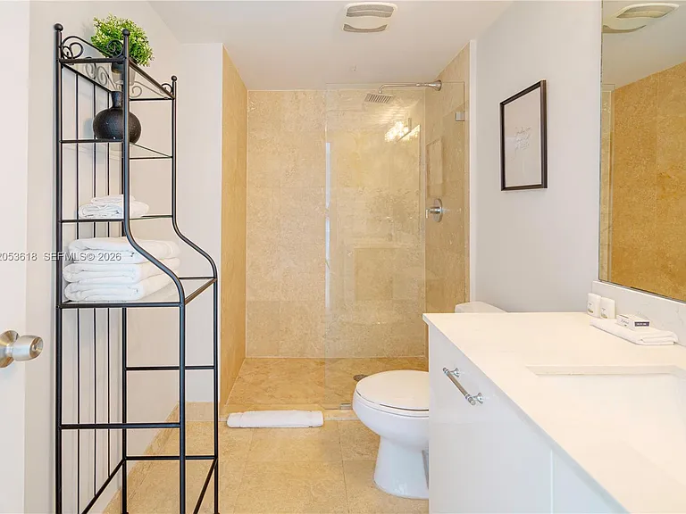 41 SE 5th St #2102 — Photo 12