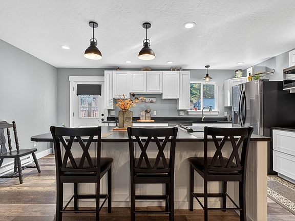 5th image of 595 Reed Rd