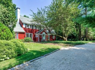 25 Barkers Point Rd, Port Washington, NY 11050