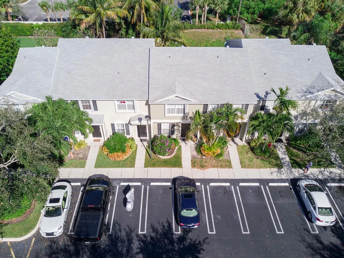 2 bed, 2.5 bath, 1184 sqft, $3,000 — Photo 2