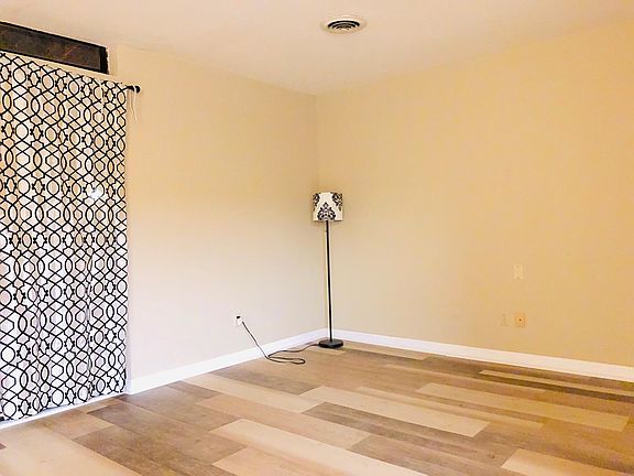 4th image of 545 Donofrio Dr Unit 1