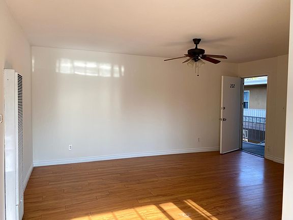 3rd image of 5457 Laurel Canyon Blvd #202