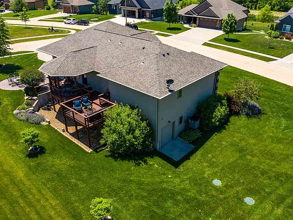 3rd image of 2906 Twinmill Dr NE
