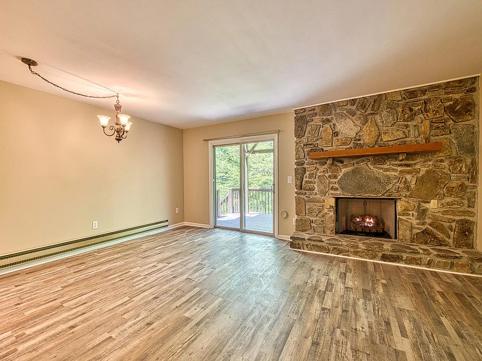 49 Riverside Villa Dr