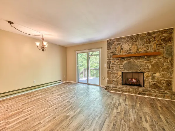 49 Riverside Villa Dr, Maggie Valley, NC 28751