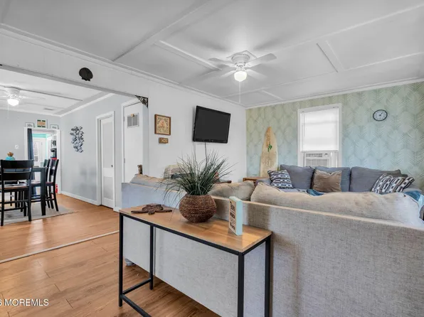 40 Frederick Place, Keansburg, NJ 07734