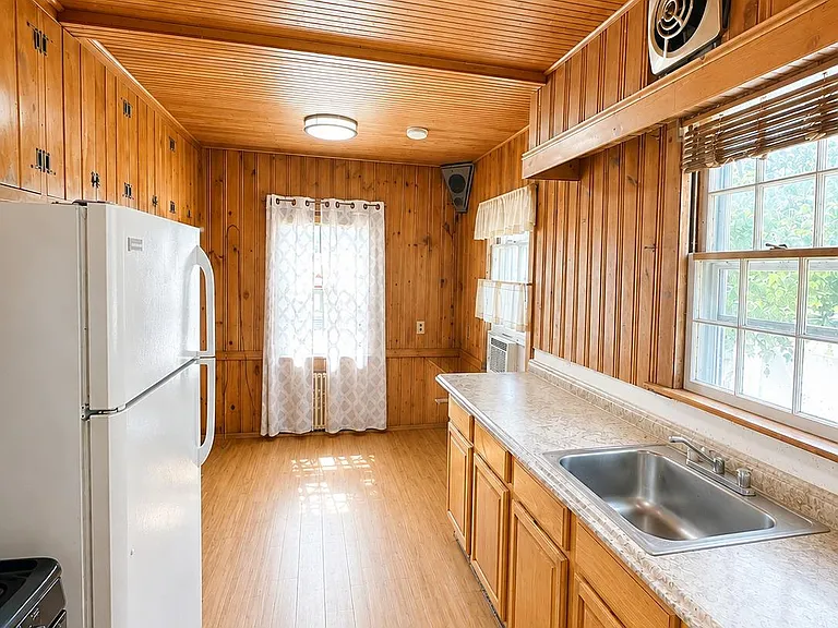 Spruce Ln — Photo 3