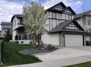 198 S Westland St, Okotoks, AB T1S 0B4