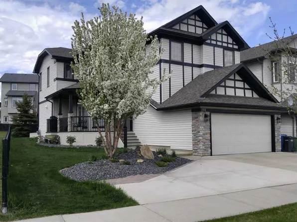 198 S Westland St, Okotoks, AB T1S 0B4