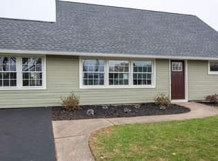 54 Jewel Ln, Levittown, PA 19055