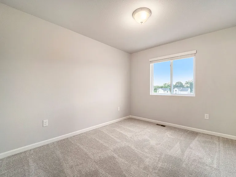586 Orchard Ave — Photo 22
