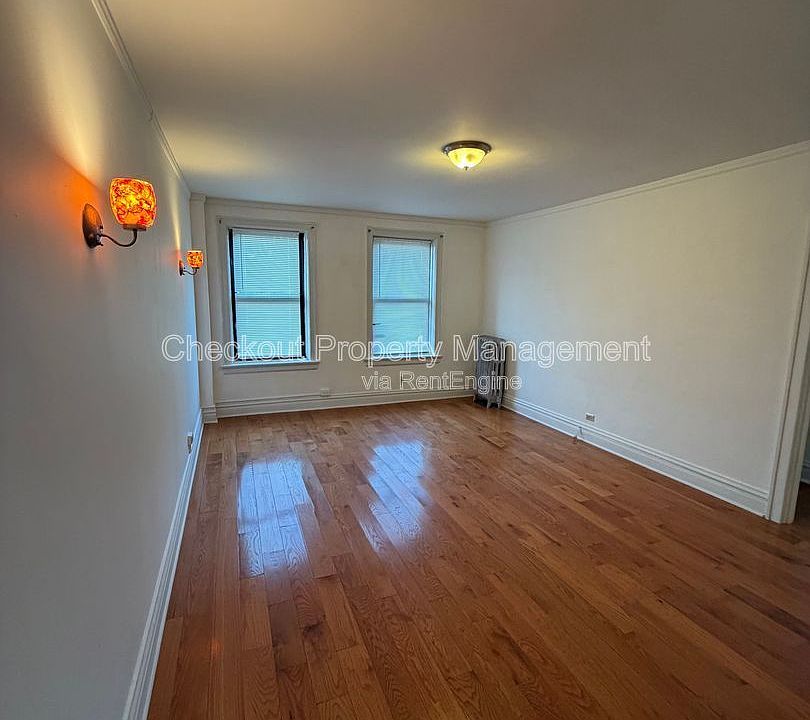 1st image of 5616 Pershing Ave APT 14