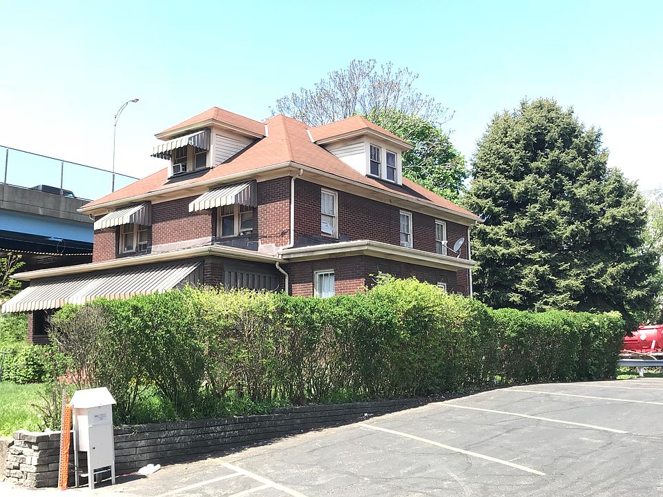 2nd image of 213 N 1st Ave