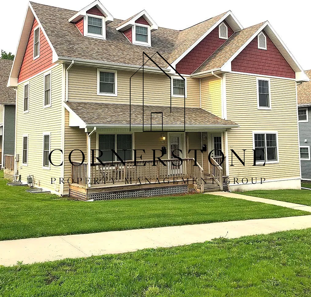 4 Bedroom 3 Bathroom Townhome - $1,325! — Photo 1