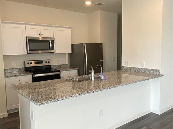 2nd image of 3014 Spindletree Ln