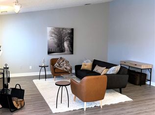4904 Harbor Point Dr #6-1, Waterford, MI 48329