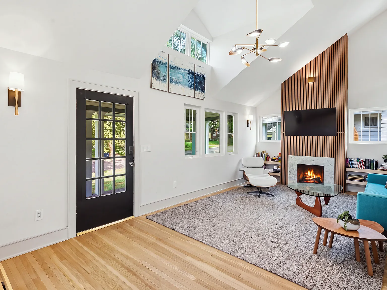 4 bed, 3.5 bath, 2602 sqft, $3,990 — Photo 4