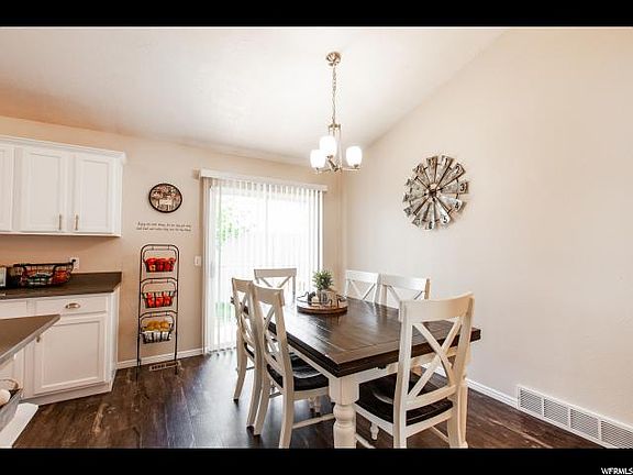 3rd image of 227 W Clay Dr