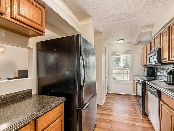 3rd image of 2259 Laurelwood Dr