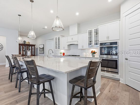 2nd image of 28 Honeycup Rd