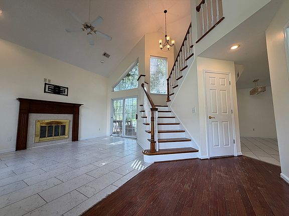 3rd image of 1635 Pondside Dr