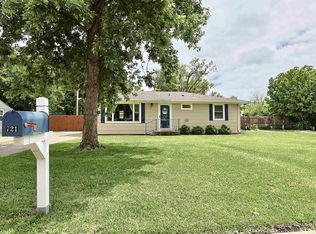 721 Tuttle St, Manhattan, KS 66502