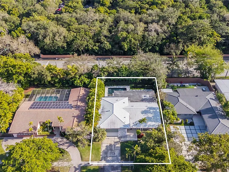 301 Shore Dr E — Photo 53