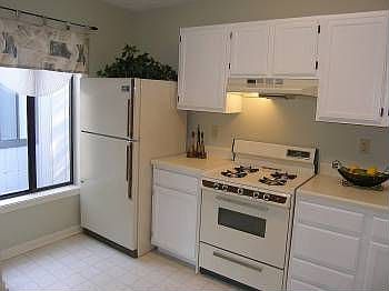 5th image of 928 Windbrooke Dr #928