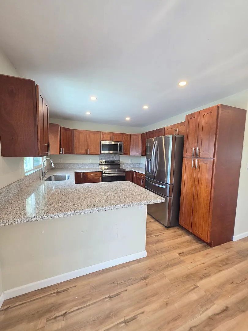 Available Now! 2 Bed, 2 Bath, 2 Tandem Parking — Photo 2