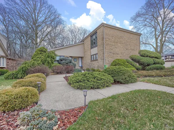 20275 Wellesley St, Riverview, MI 48193