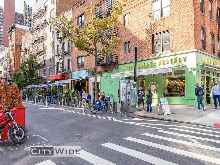 1570 2nd Ave #3B — Photo 7