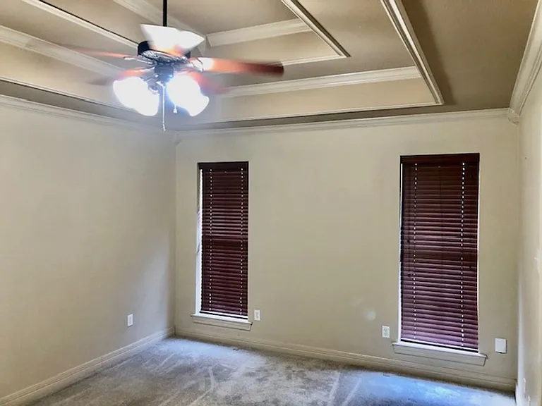 310 Montrose Pl — Photo 9