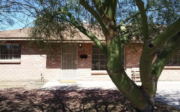 836 West Howe Street - front entry