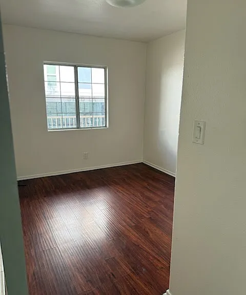 934 W 84th St #9 — Photo 3