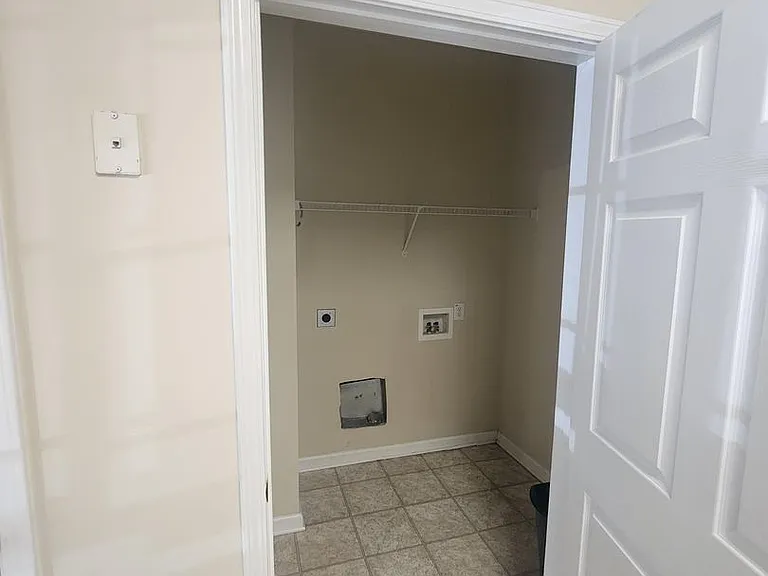 140 Wexford Dr #202 — Photo 3